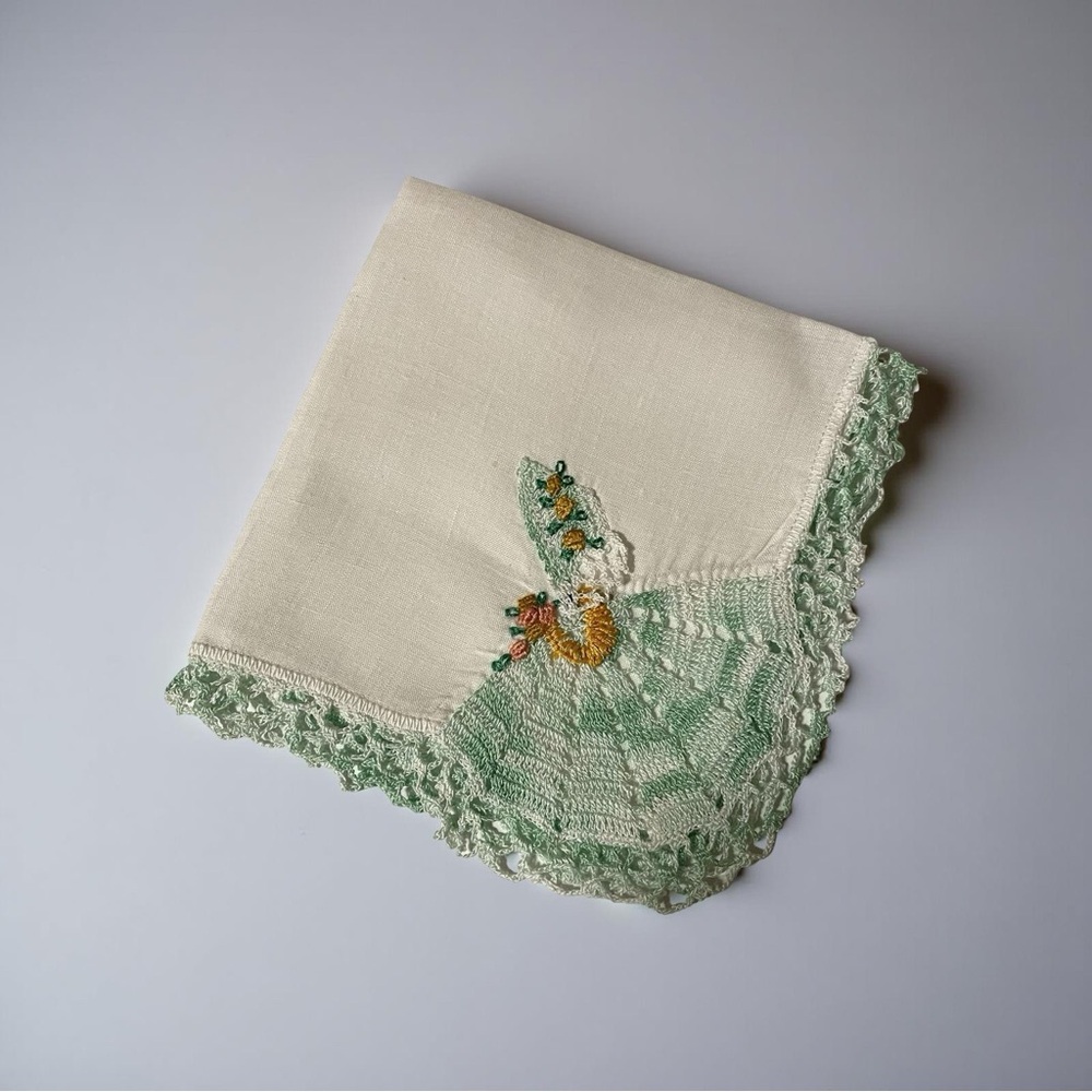 ✨ Vintage Hand-Embroidered Handkerchief ✨
